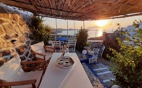 Mamos Sunset House Plaka